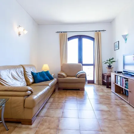 Tom's Central With Rooftop Terrace & Spacious Pool