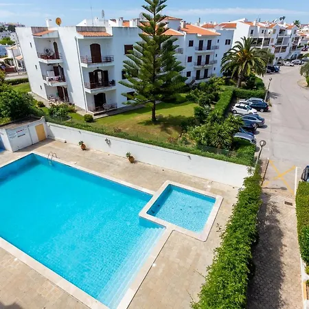 Tom's Central With Rooftop Terrace & Spacious Pool Апартаменты Лагуш