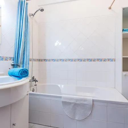 Tom's Central With Rooftop Terrace & Spacious Pool * Лагуш