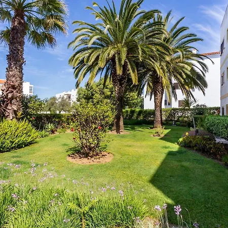Апартаменты Tom's Central With Rooftop Terrace & Spacious Pool *
