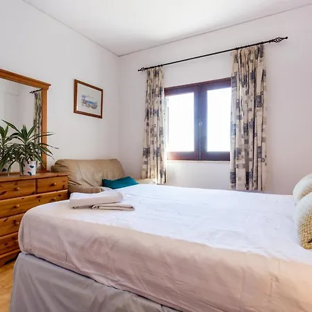 Tom's Central With Rooftop Terrace & Spacious Pool *